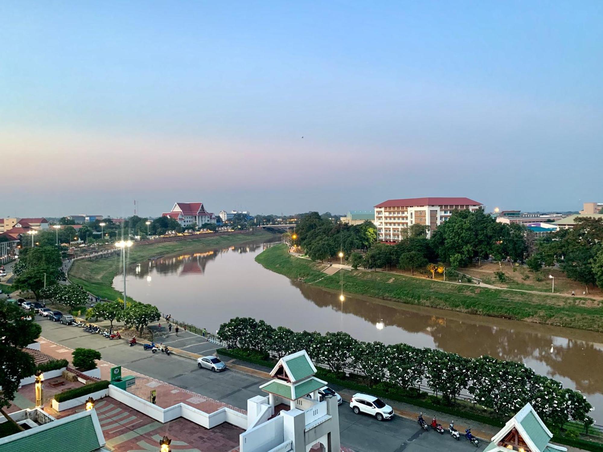 Wangchan Riverview Hotel Phitsanulok Exterior photo